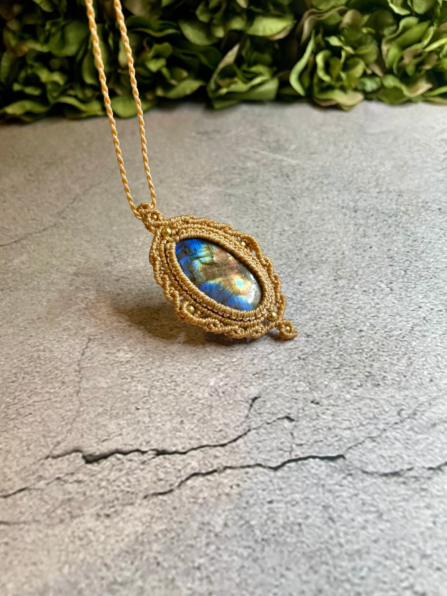 Ilyr | Labradorite Macrame Necklace