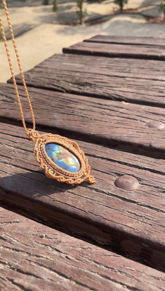 Ilyr | Labradorite Macrame Necklace
