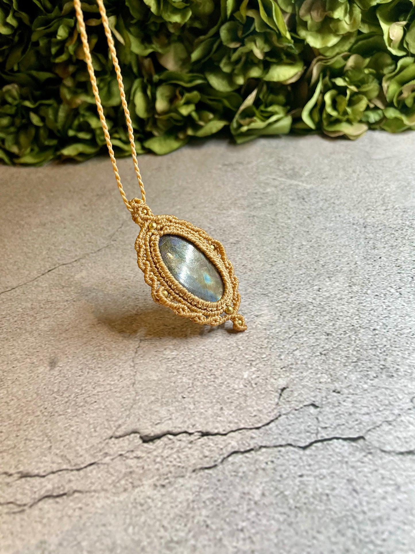 Ilyr | Labradorite Macrame Necklace