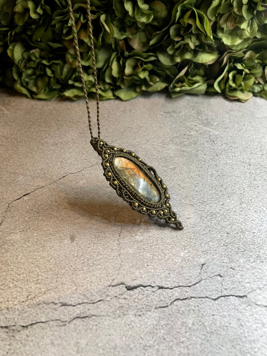 Mariselle | Labradorite Macrame Necklace