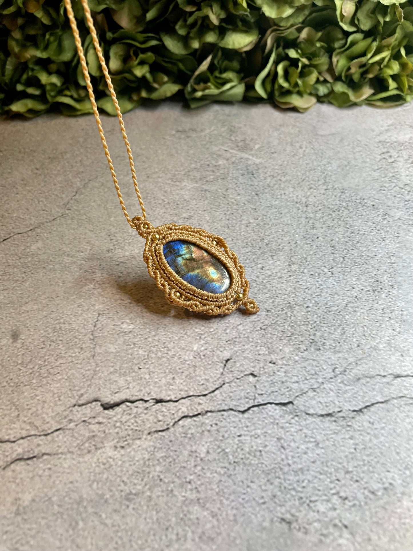 Ilyr | Labradorite Macrame Necklace