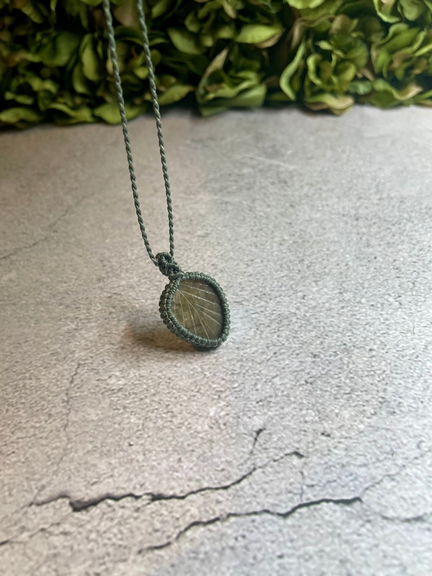 Leafy | Labradorite Macrame Necklace