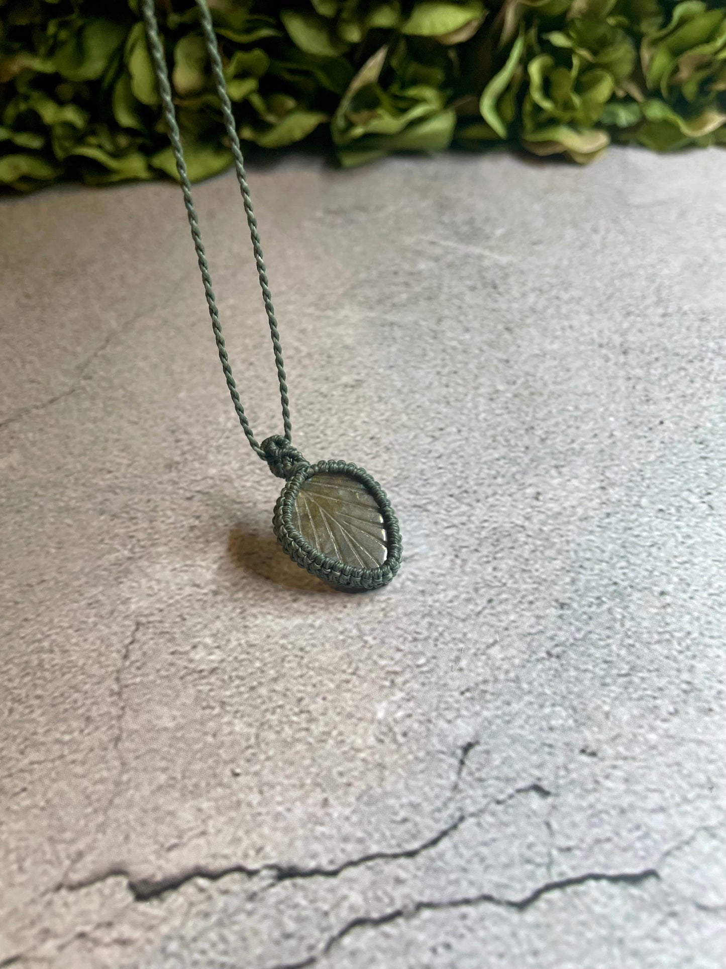Leafy | Labradorite Macrame Necklace