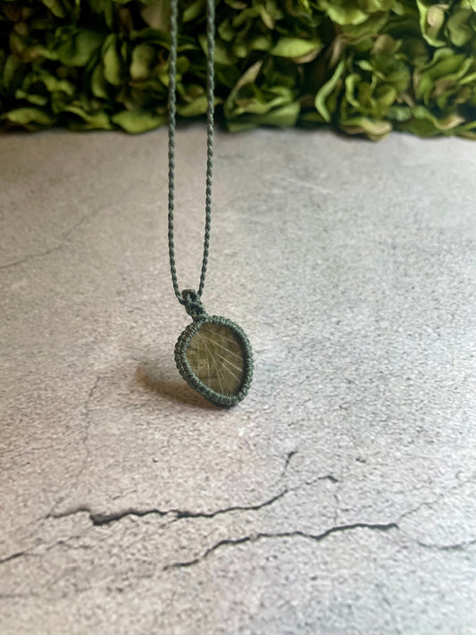 Leafy | Labradorite Macrame Necklace