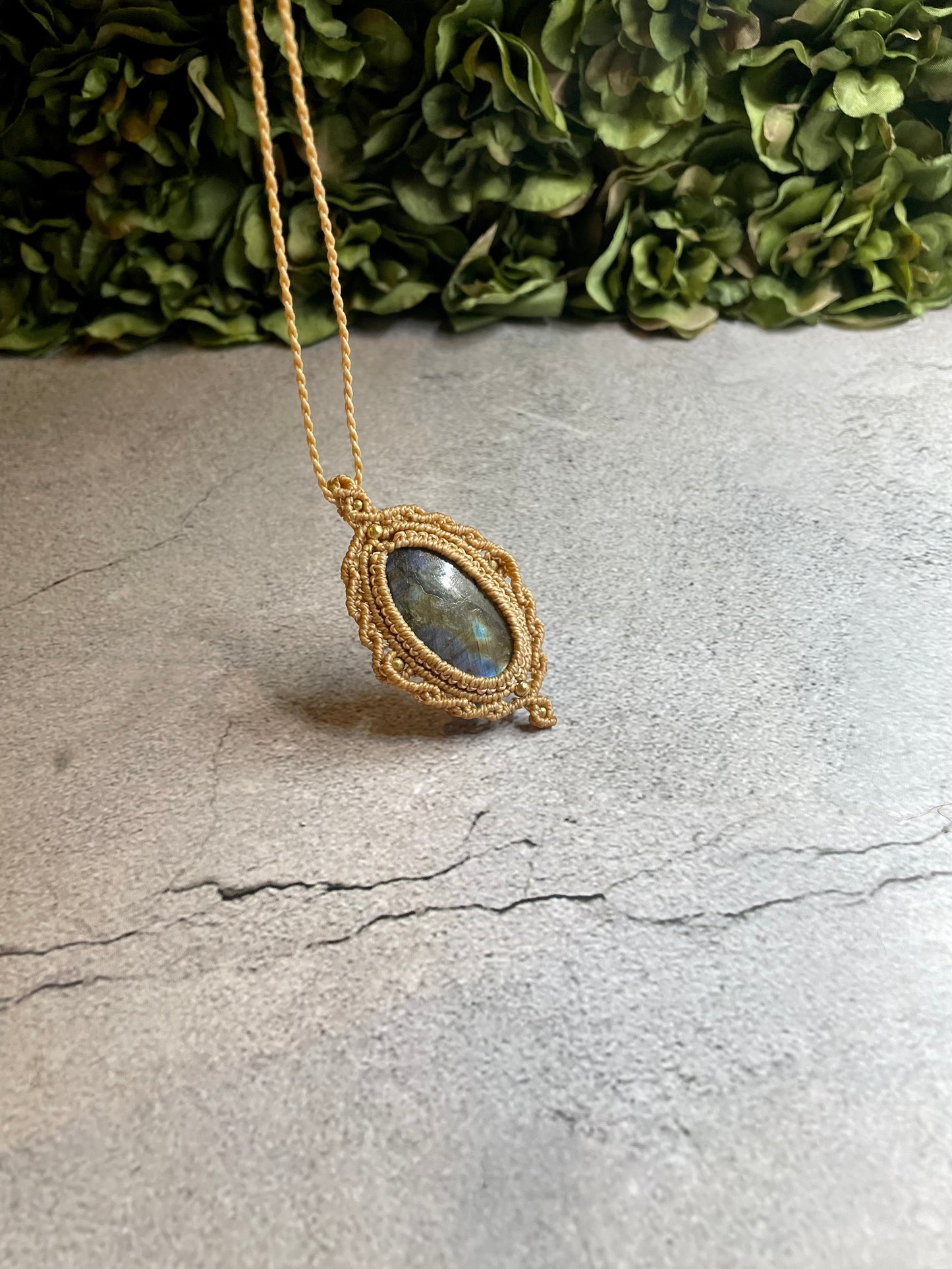 Ilyr | Labradorite Macrame Necklace