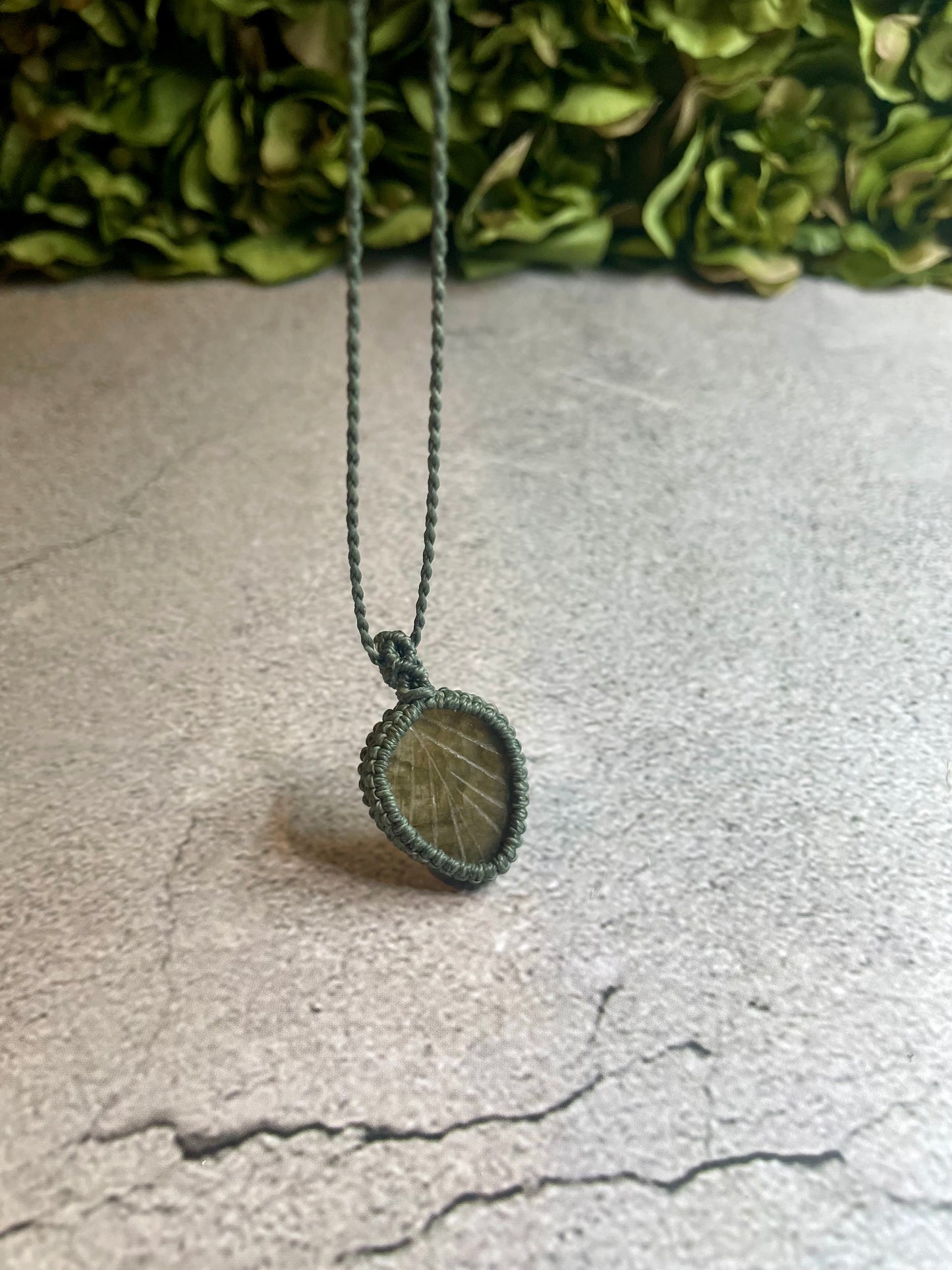 Leafy | Labradorite Macrame Necklace