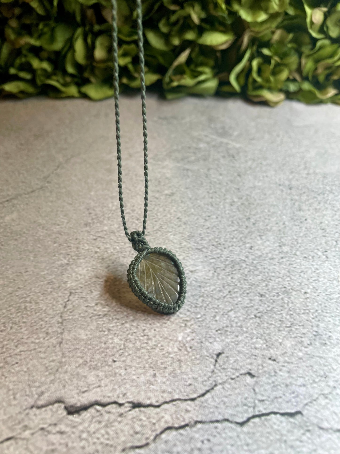 Leafy | Labradorite Macrame Necklace
