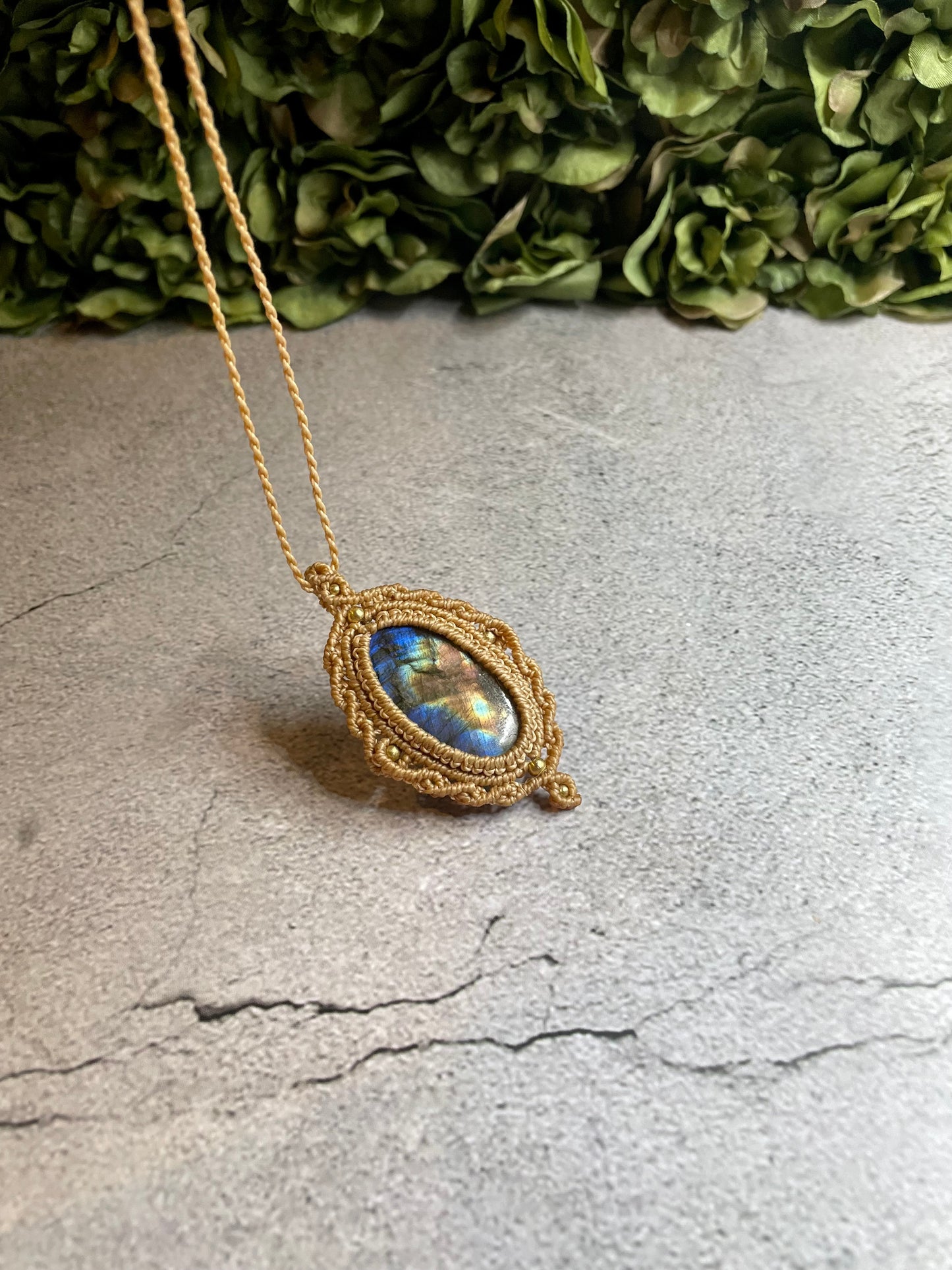 Ilyr | Labradorite Macrame Necklace