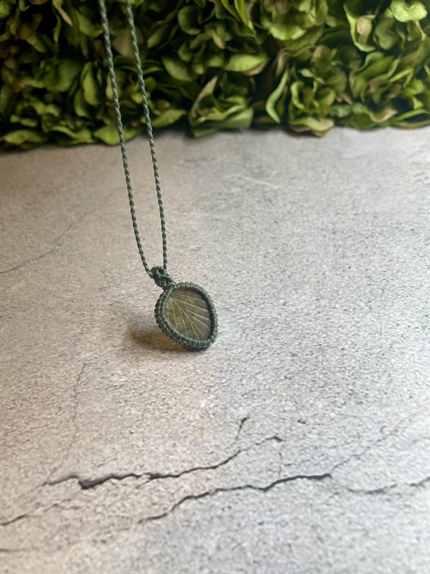 Leafy | Labradorite Macrame Necklace