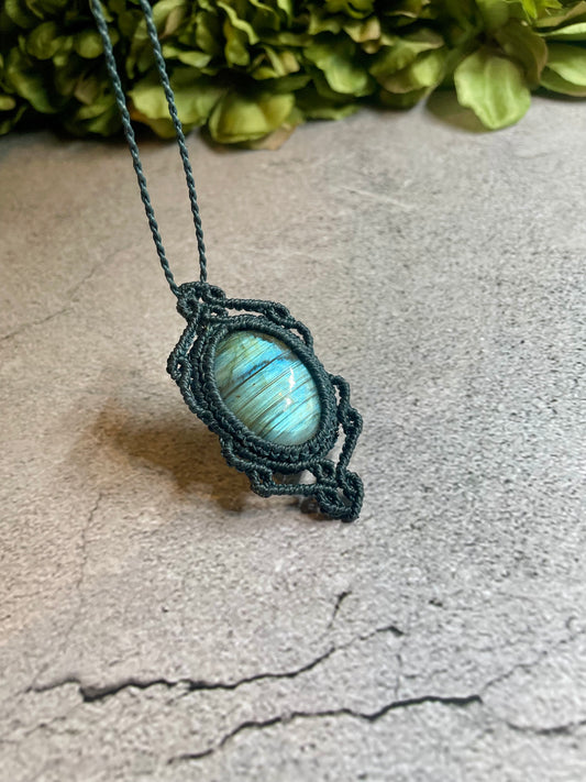 Ocean Eyes | Labradorite Macrame Necklace