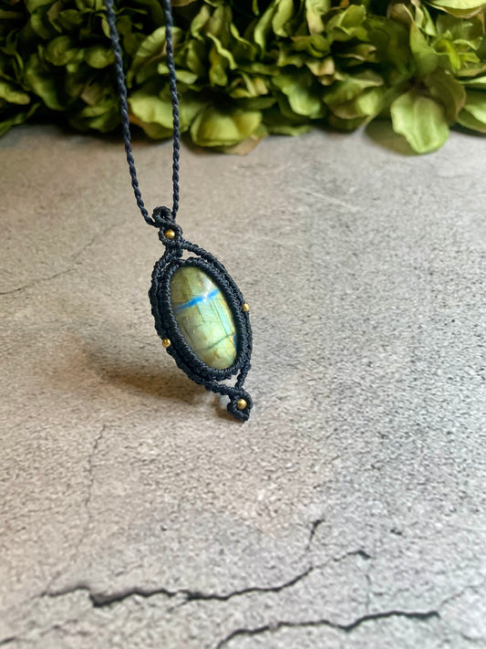 Elowen | Labradorite Macrame Necklace