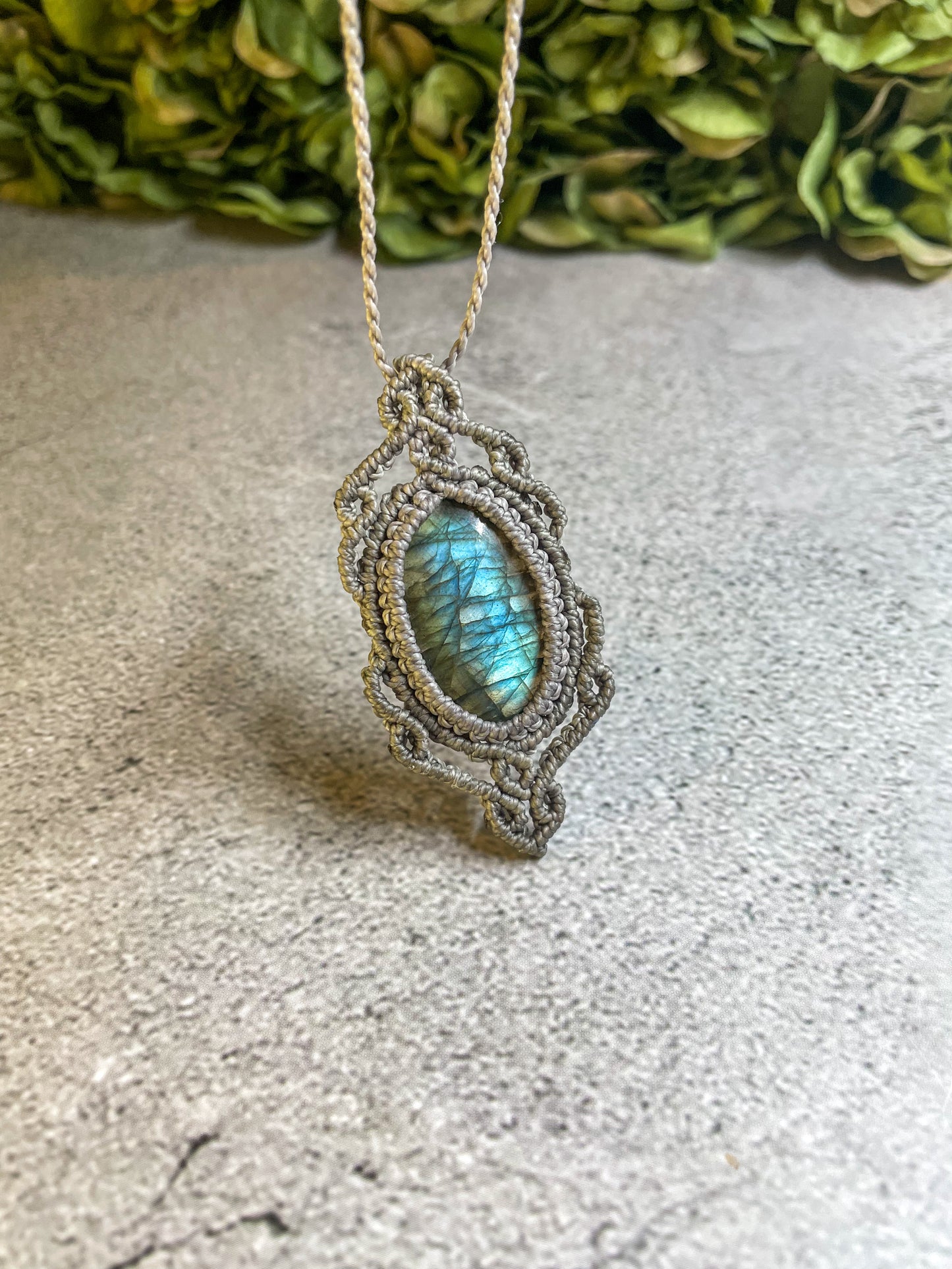 Ocean Daylight | Labradorite Macrame Necklace