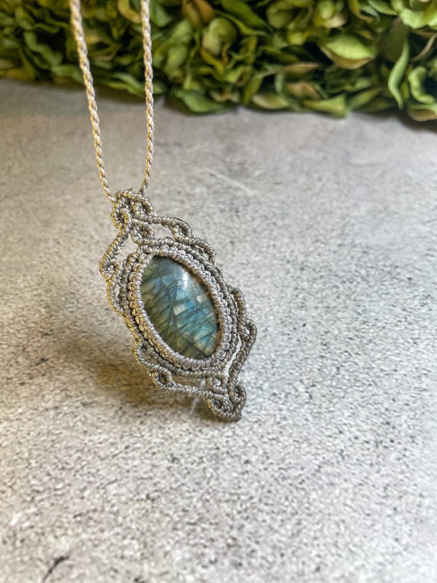 Ocean Daylight | Labradorite Macrame Necklace