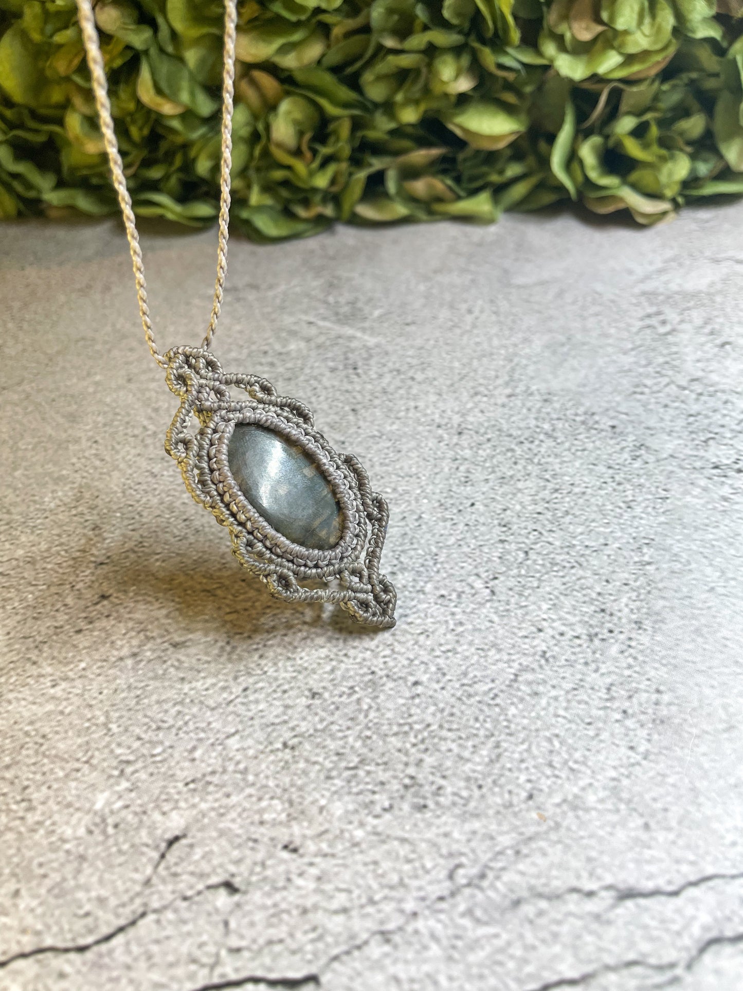 Ocean Daylight | Labradorite Macrame Necklace