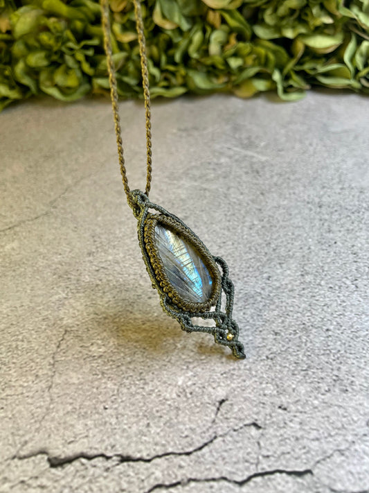 Sylvara | Labradorite Macrame Necklace