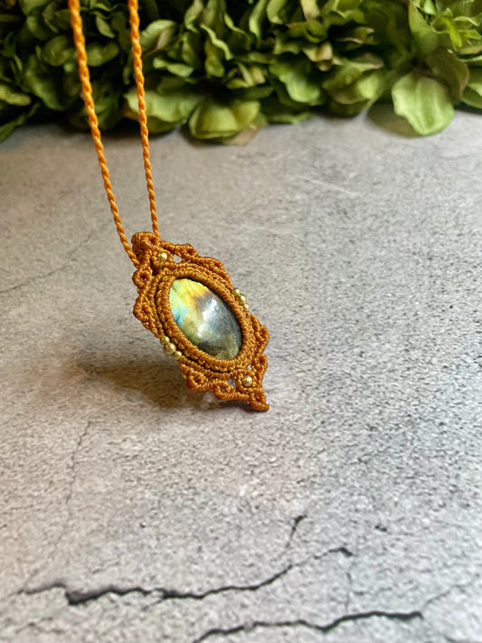 Sienna | Labradorite Macrame Necklace