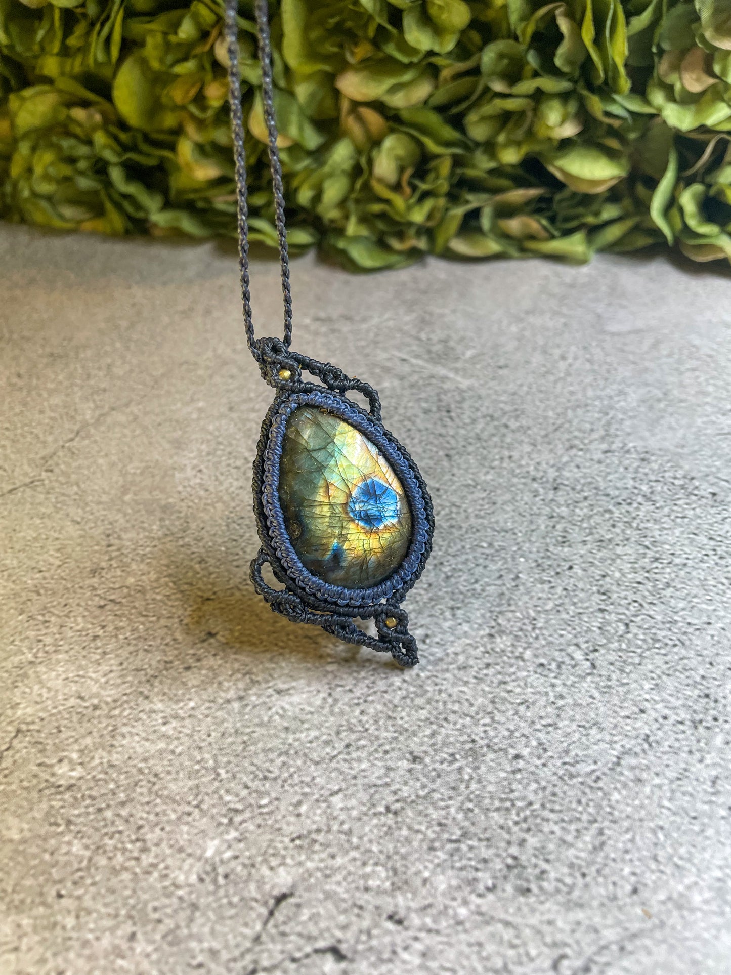 A Drop In The Ocean | Labradorite Macrame Necklace