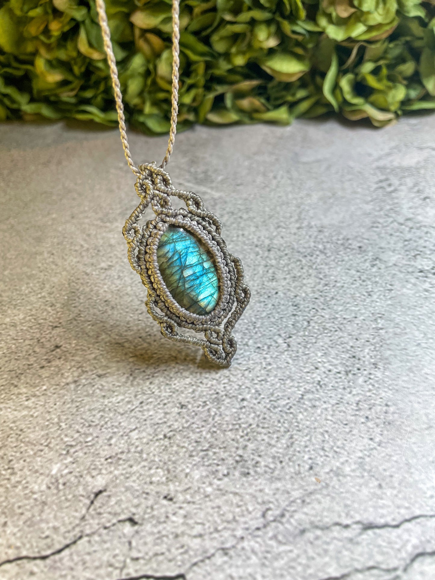 Ocean Daylight | Labradorite Macrame Necklace