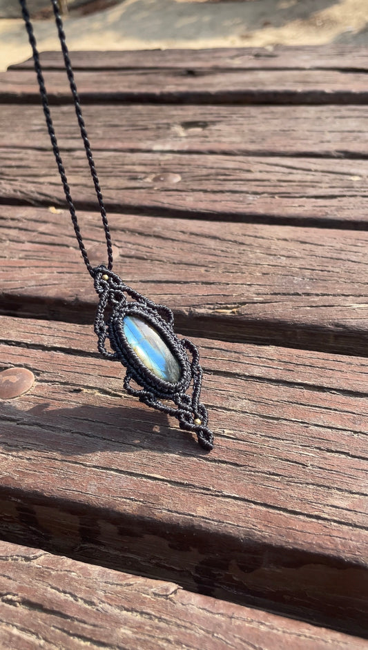 Nyra | Labradorite Macrame Necklace
